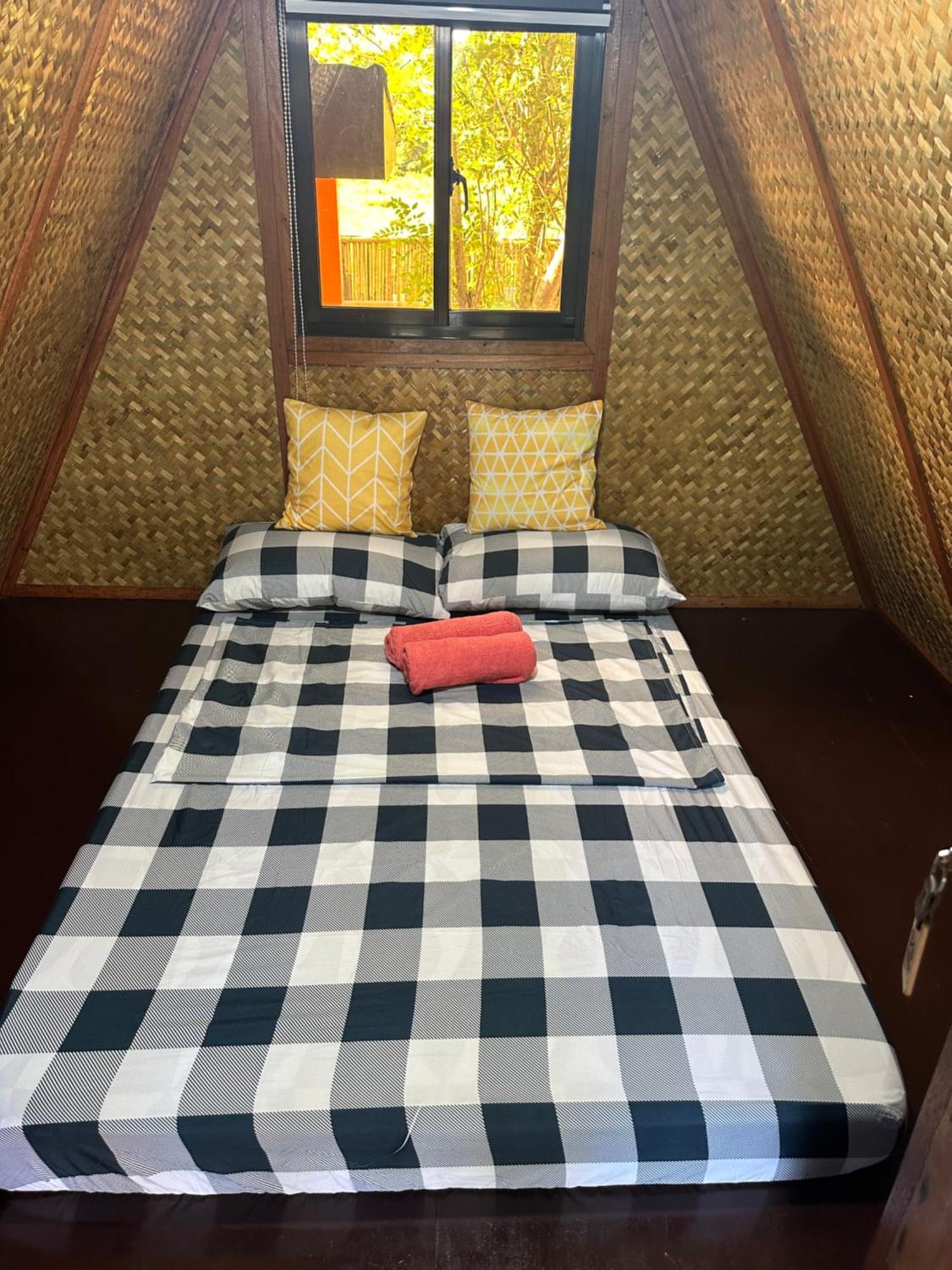 爱妮岛 Hiraya Camp Site - Free Use Of Scooter For Nipa Huts酒店 外观 照片
