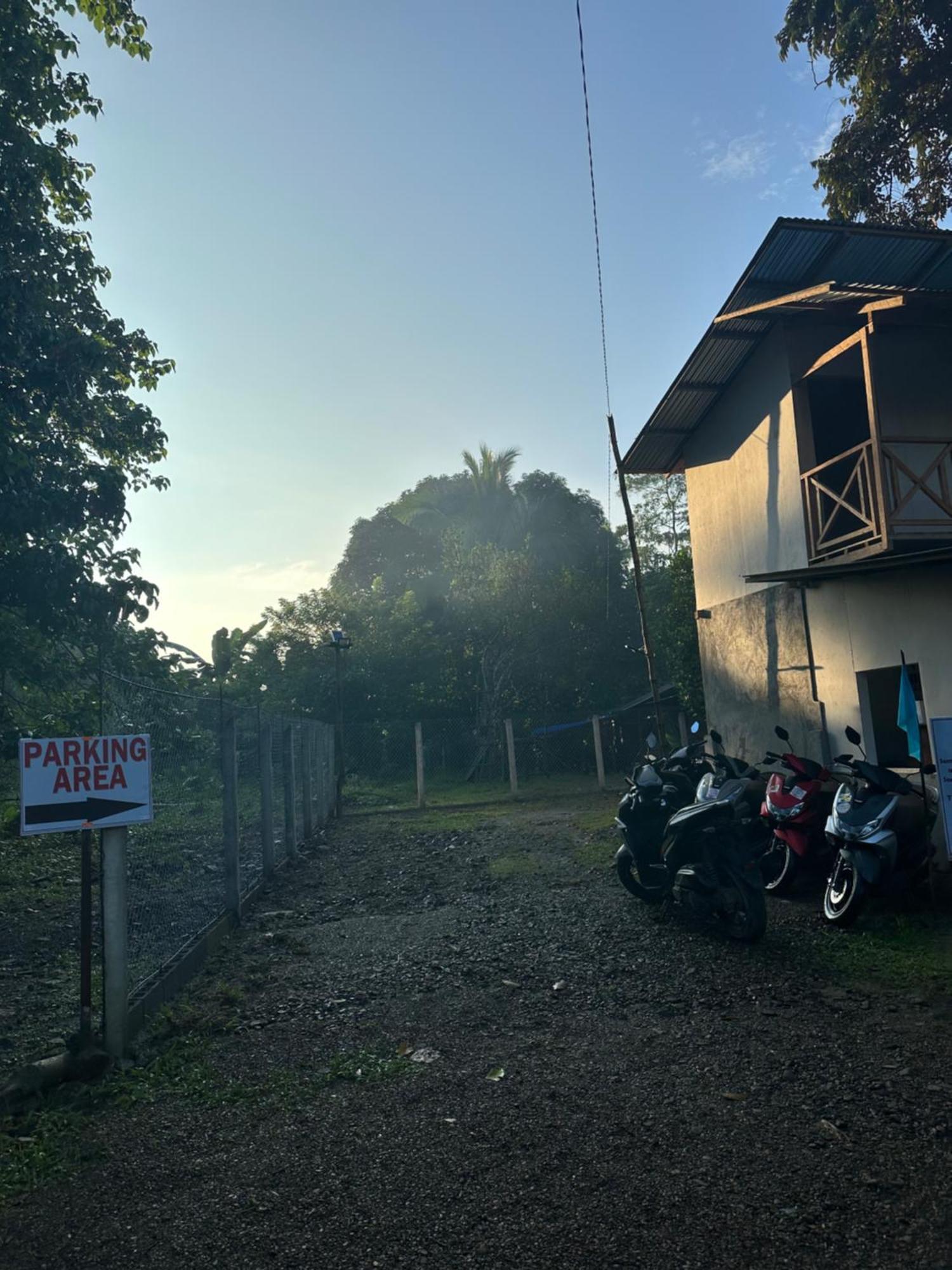 爱妮岛 Hiraya Camp Site - Free Use Of Scooter For Nipa Huts酒店 外观 照片